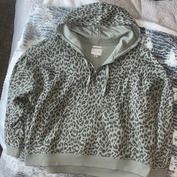 Green cheetah print American Eagle, perfect condition, worn twice - Picture 1 of 3